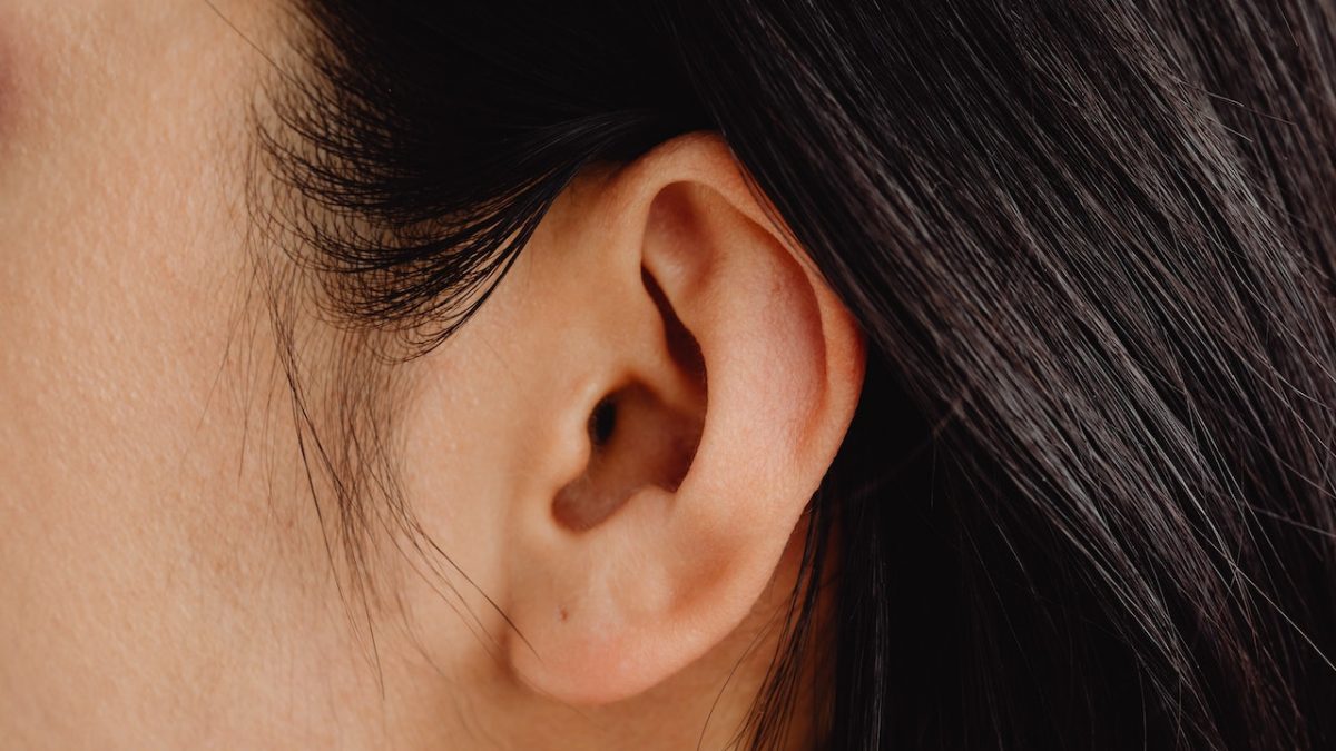 Nowoczesne aparaty słuchowe – co je wyróżnia?