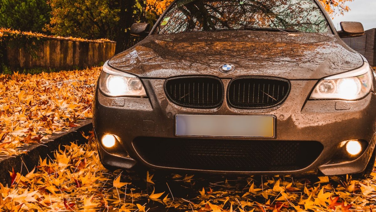 Jesienna plucha zbliża się wielkimi krokami. Jak przygotować na to samochód?